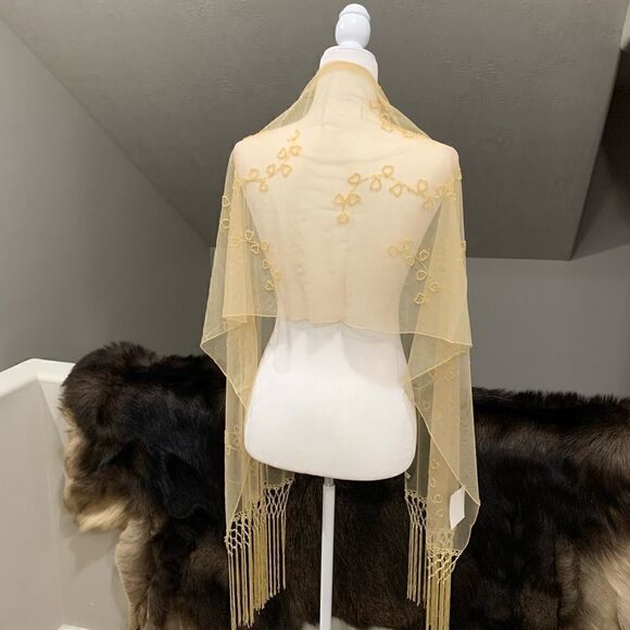 Elegant Strapless Embroidered Floral Lace & beading Fishtail Gown with Shawl - Picture 13 of 16